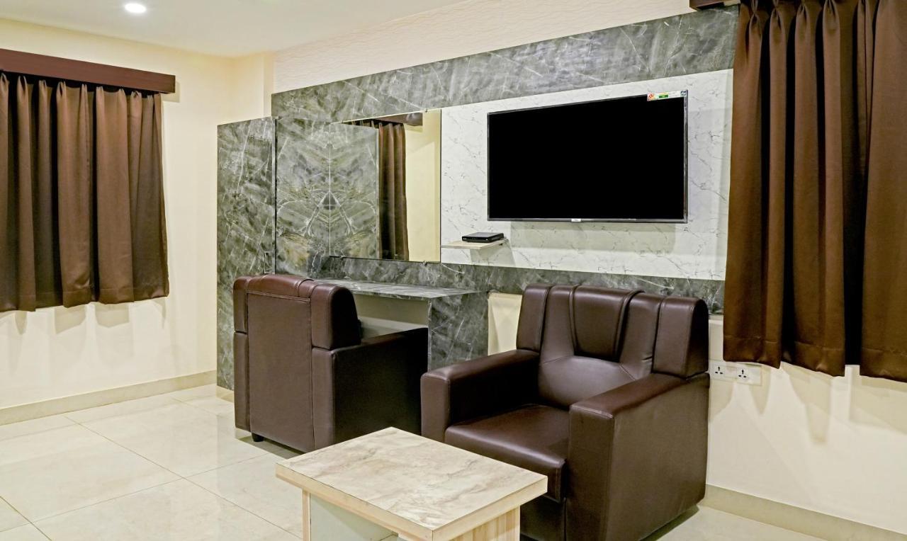 Hotel Treebo Trend Jsn Grand Vijayawāda Exterior foto
