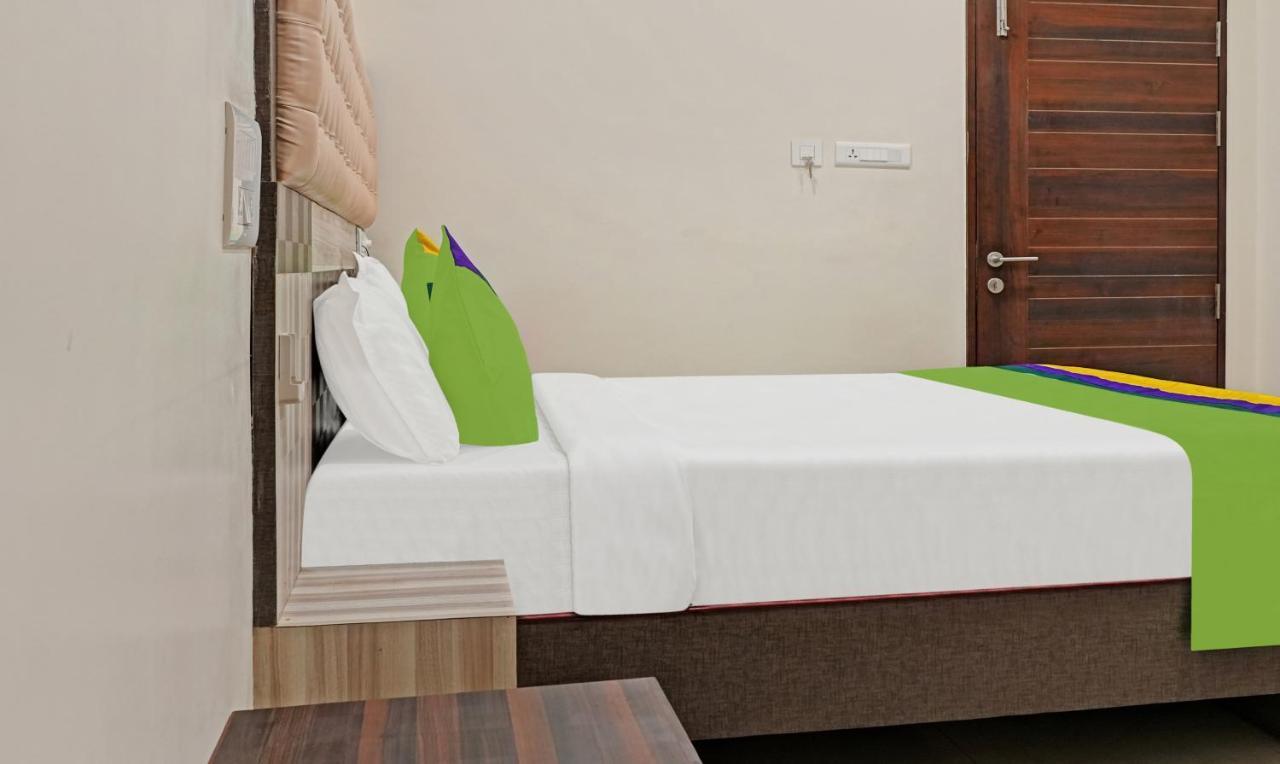 Hotel Treebo Trend Jsn Grand Vijayawāda Exterior foto