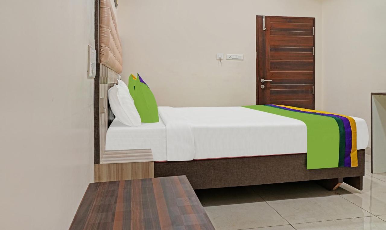 Hotel Treebo Trend Jsn Grand Vijayawāda Exterior foto